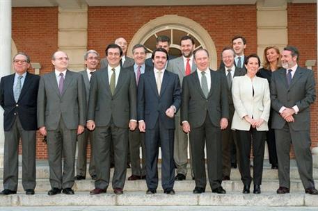 25/02/2000. 25 Sixth Legislature (5). Cabinet from February 2000 to April 2000. Group photo.